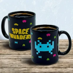 Mad Monkey Küche^Space Invaders Logo Tasse mit Metallic Finish